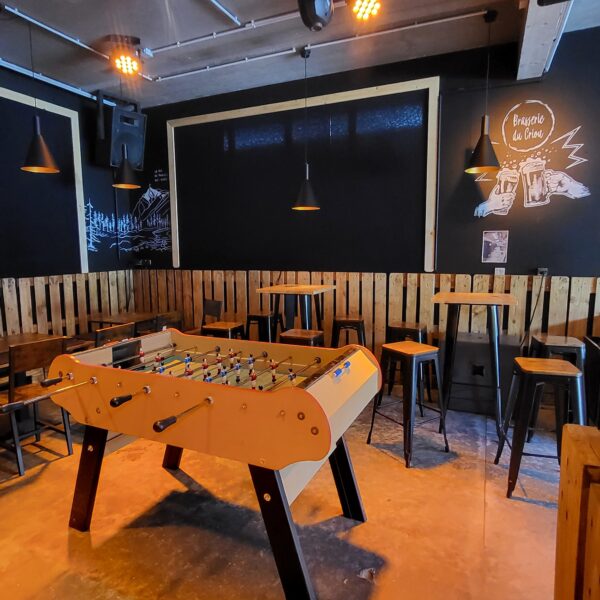 photo du bar intérieur avec babyfoot